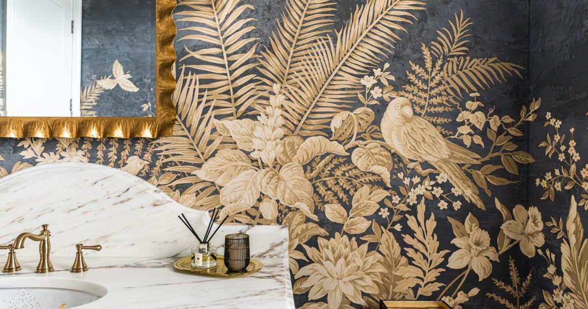 Pristine powder room | Omexco