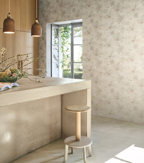 In the Virginia’s Garden collection, Omexco introduces wallpaper with a delicate floral pattern in soft neutral shades, where blossoms seem to fade gently into the background like watercolors on linen. The design captures the serenity of a country morning, as natural light streams through open windows and vines climb towards the sun, blurring the line between interior and garden. Paired with raw textures, wood accents, and simple furnishings, the wallpaper transforms the space into a calm retreat that feels both modern and deeply connected to nature.
