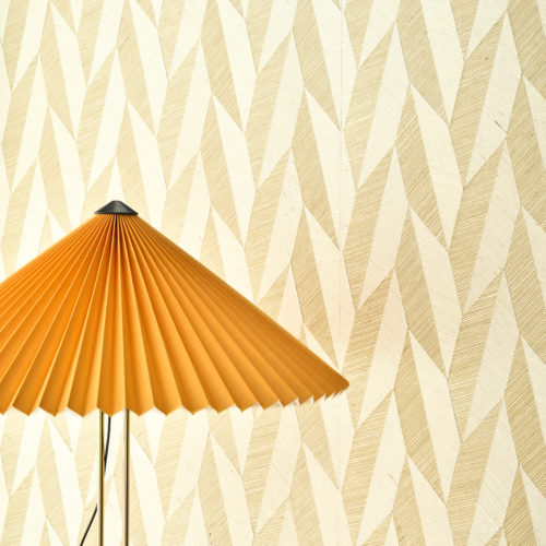 Omexco’s Virginia’s Garden wallpaper in this golden geometric design radiates brightness and warmth, as light dances across the surface like sunbeams filtering through leaves. The delicate interplay of texture and tone creates an uplifting atmosphere, infusing interiors with the quiet vitality of nature reimagined.