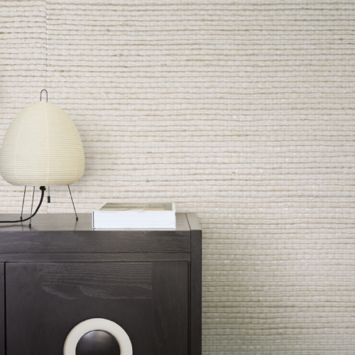 Tissage raffiné alliant la noblesse de l’abaca et l’éclat du Capiz.