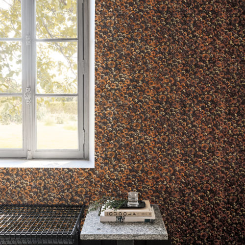 With Virginia’s Garden, Omexco transforms walls into vibrant fields of blossoms, where richly textured wallpaper in deep earthy tones evokes the rhythm of nature and brings warmth to contemporary interiors.